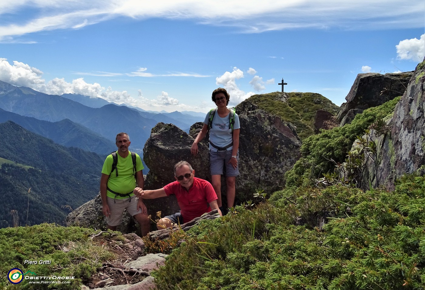 06 A pochi passi dalla croce del torrione  Mincucco (1832 m).JPG